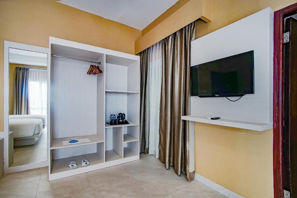 TV a/nebo společenská místnost v ubytování Dafam Resort Belitung