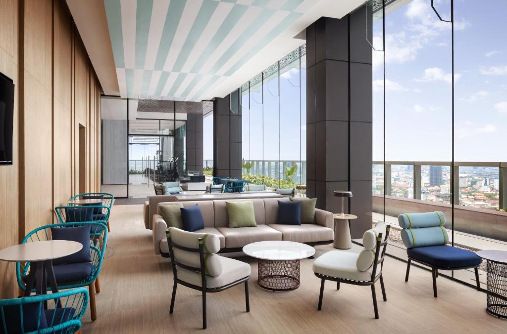 Posezení v ubytování Fairfield by Marriott Phnom Penh
