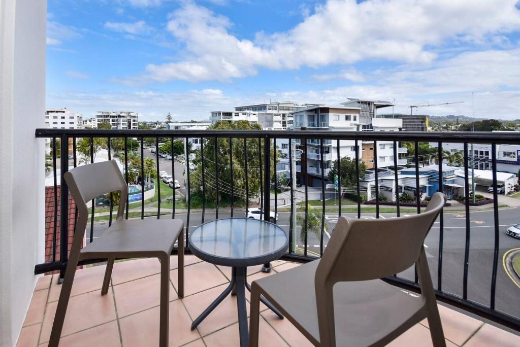 Rõdu või terrass majutusasutuses Mooloolaba Perfect - beach, wharf, dining ZE2