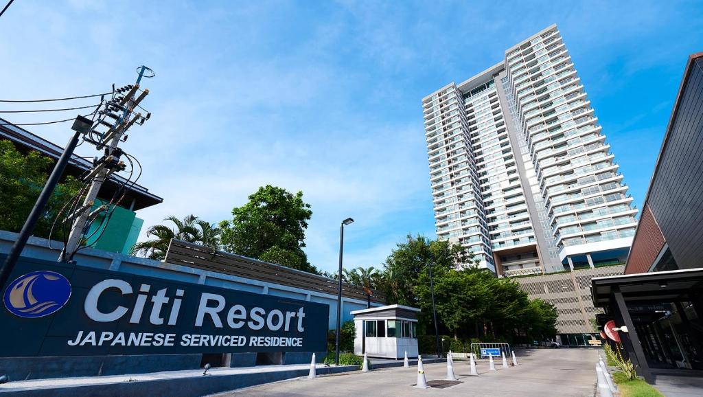 a sign that reads gift resort in front of a building at Citiresort @sea sriracha in Si Racha