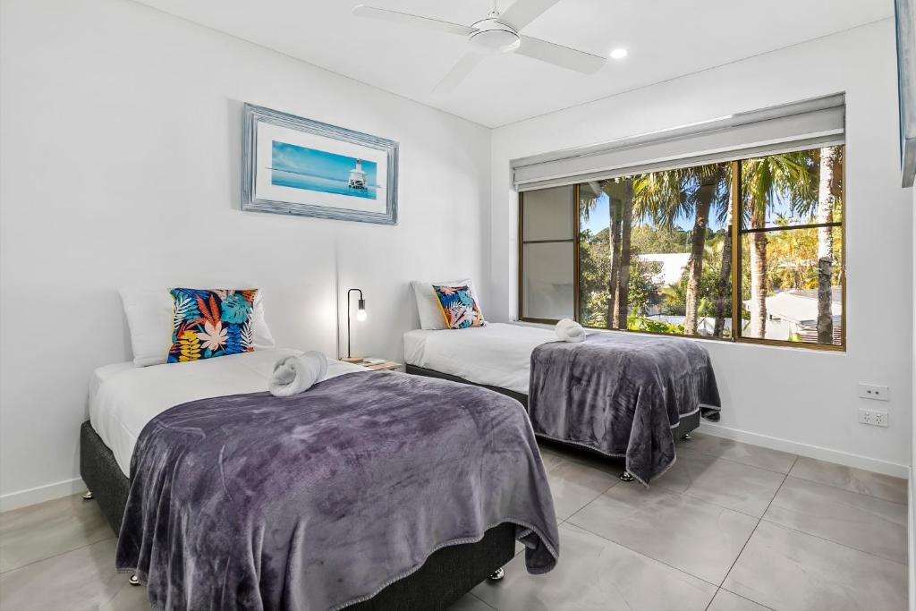 Postel nebo postele na pokoji v ubytování The Noosa Apartments