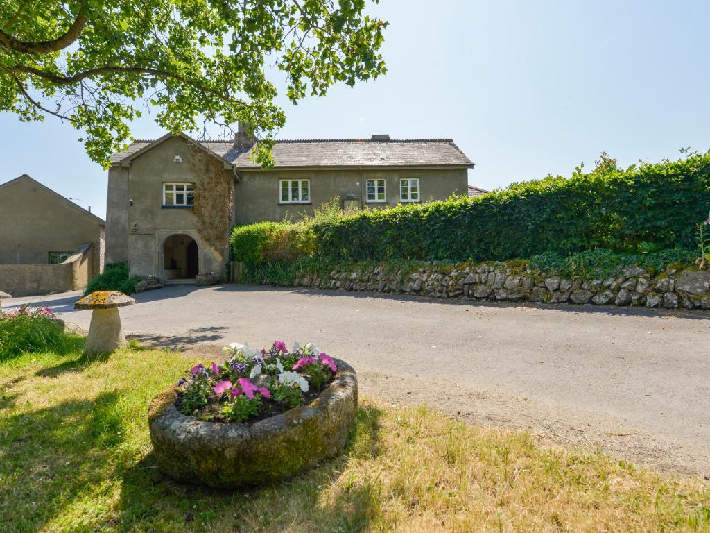 Twelve Oaks Farmhouse, Newton Abbot (updated prices 2024)