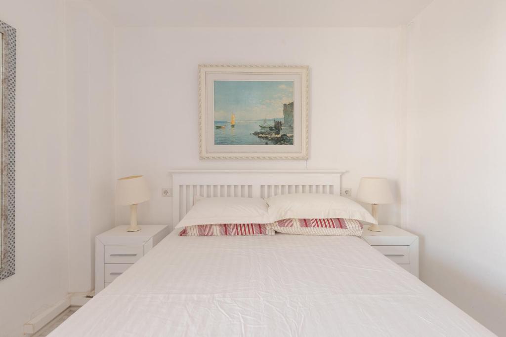 Posteľ alebo postele v izbe v ubytovaní Two bedroom apartment beside marina