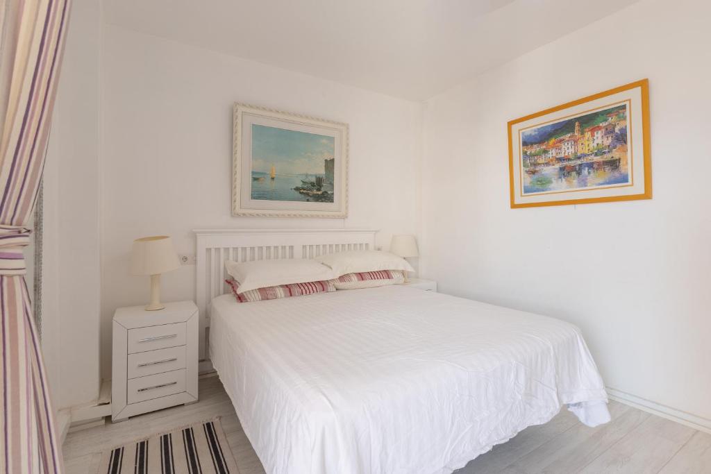 Posteľ alebo postele v izbe v ubytovaní Two bedroom apartment beside marina