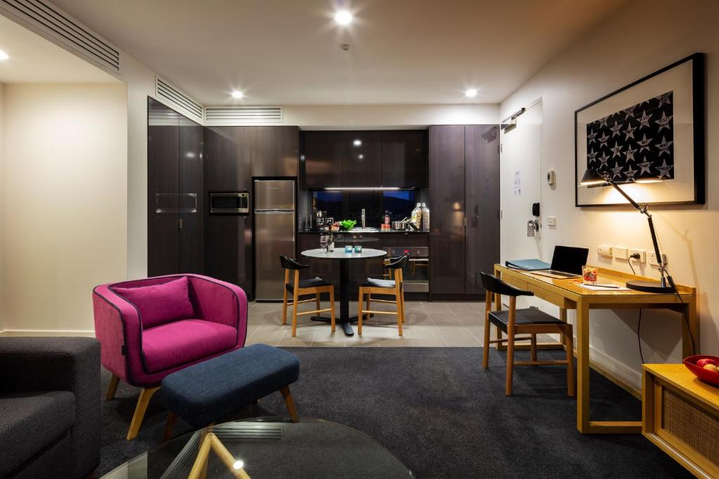 East Hotel and Apartments - Resim 31