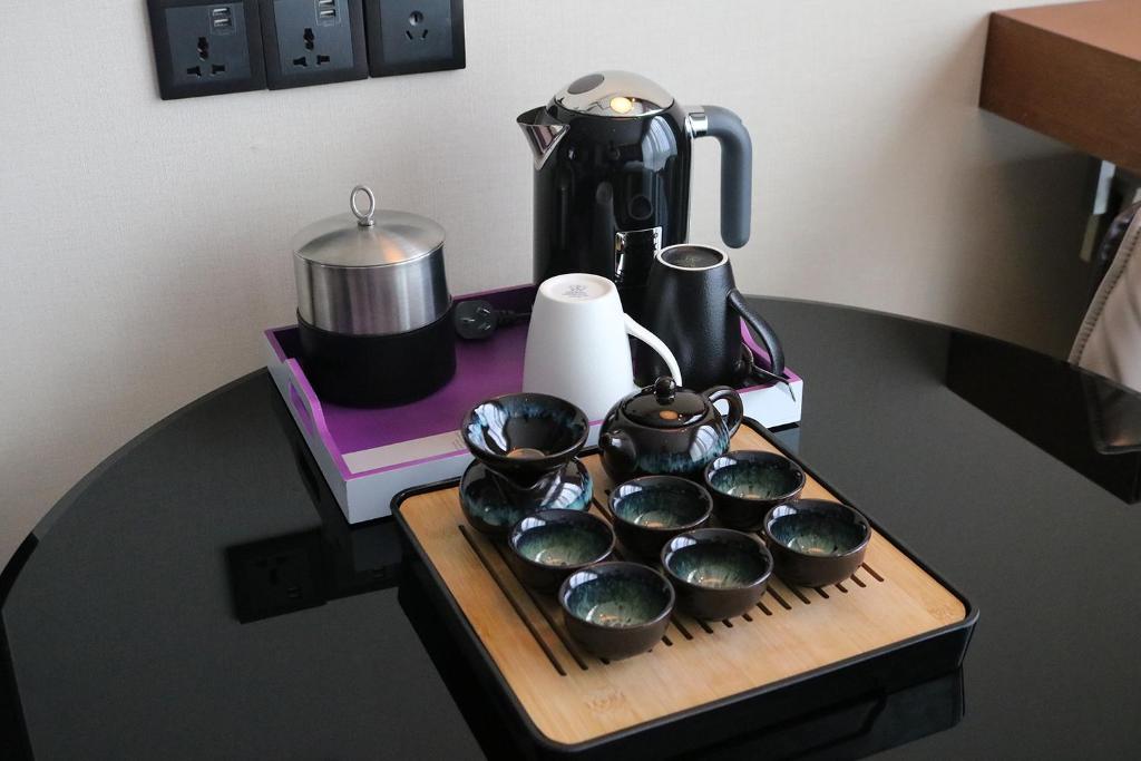 Příslušenství pro přípravu čaje a kávy v ubytování Renaissance Nanning Hotel