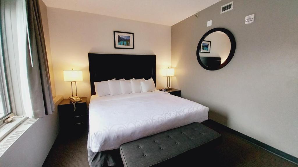 King Edward Hotelにあるベッド