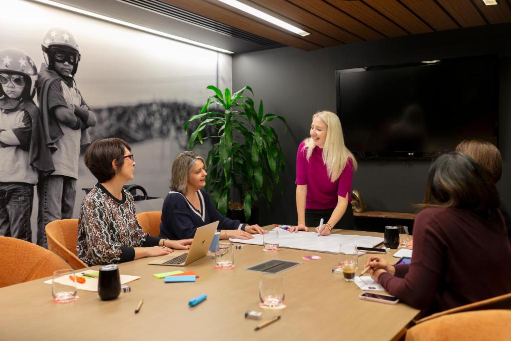 East Hotel and Apartments - Resim 13