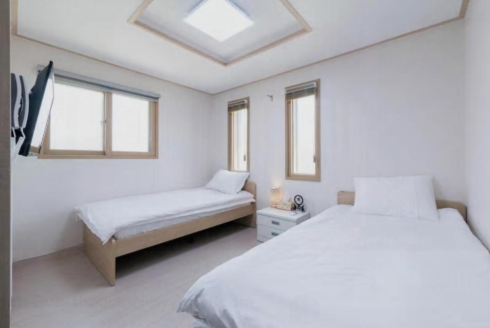 Postel nebo postele na pokoji v ubytování Hub Guest House