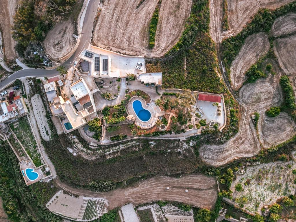 Luxury Farmhouse Villa surrounded with Nature & Farm Animals Alpacas etc - Hizvo