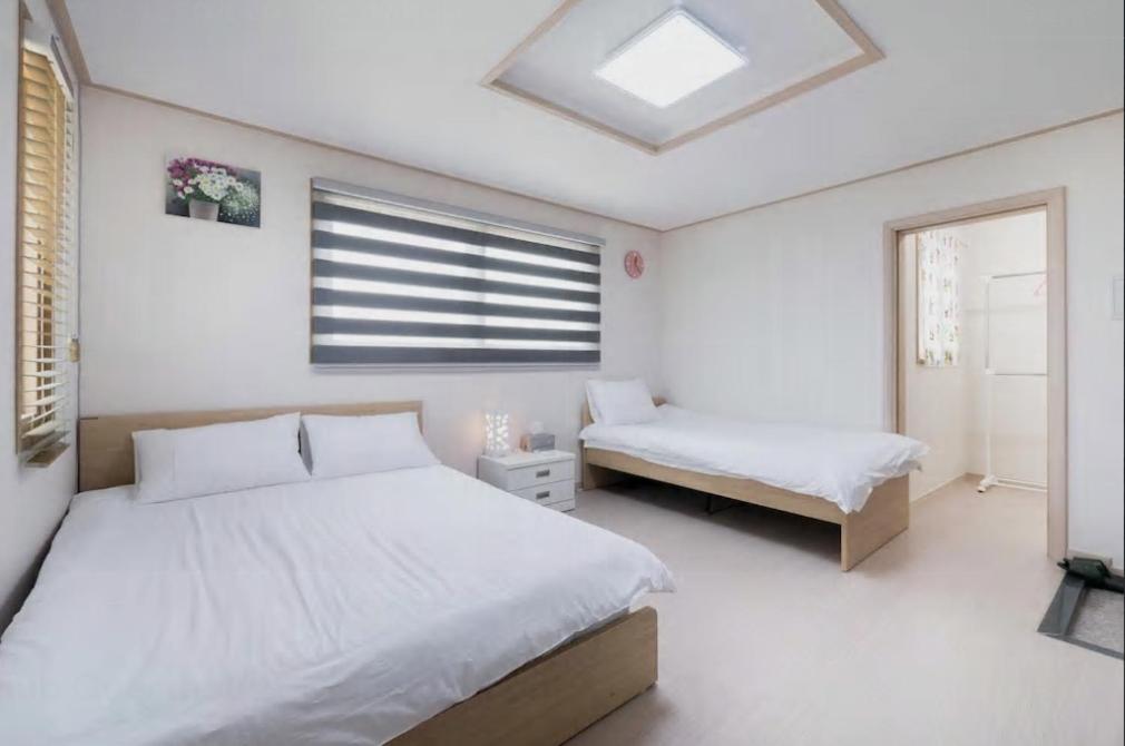Postel nebo postele na pokoji v ubytování Hub Guest House