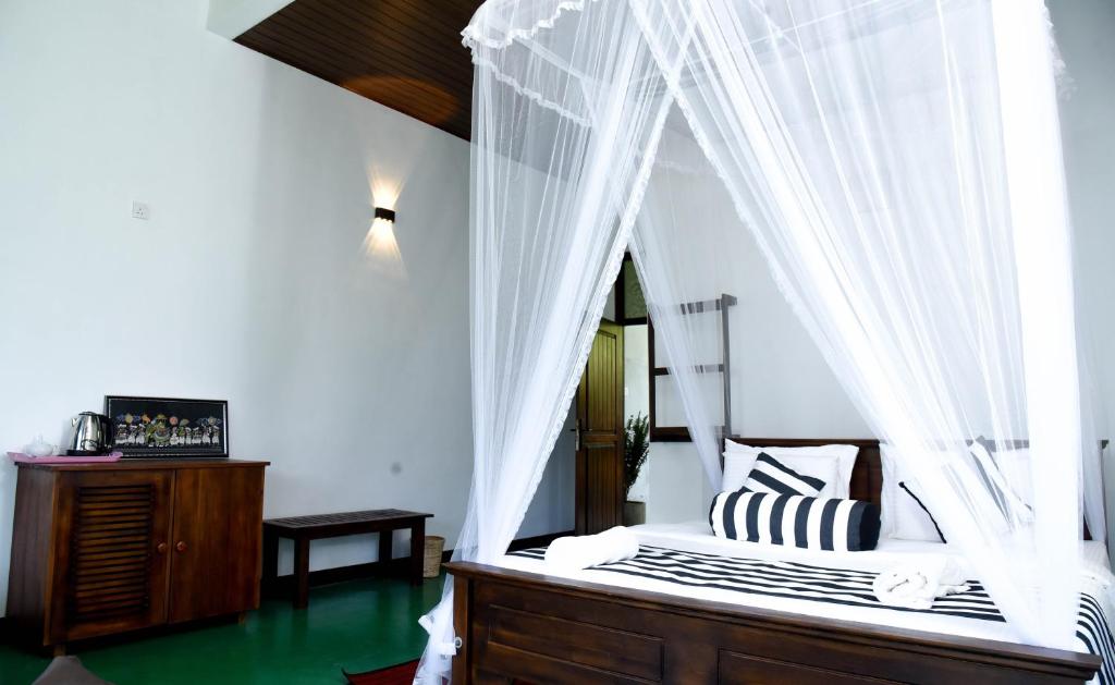 Postel nebo postele na pokoji v ubytování Maridian Hotel
