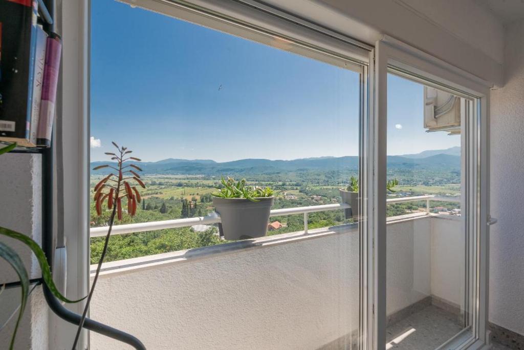 Nespecifikovaný výhled na hory nebo výhled na hory při pohledu z apartmánu