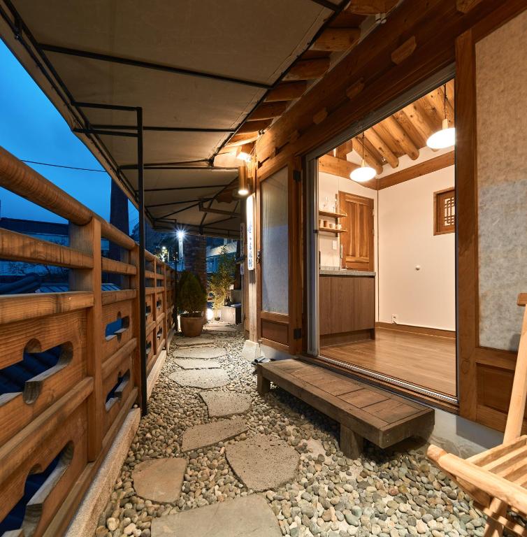 Luxury hanok with private bathtub - SN11