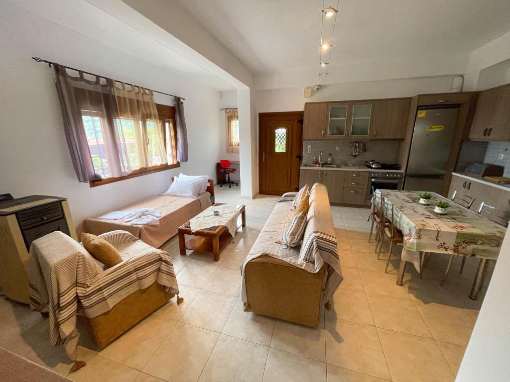 Kuchyň nebo kuchyňský kout v ubytování Efi's Guest House