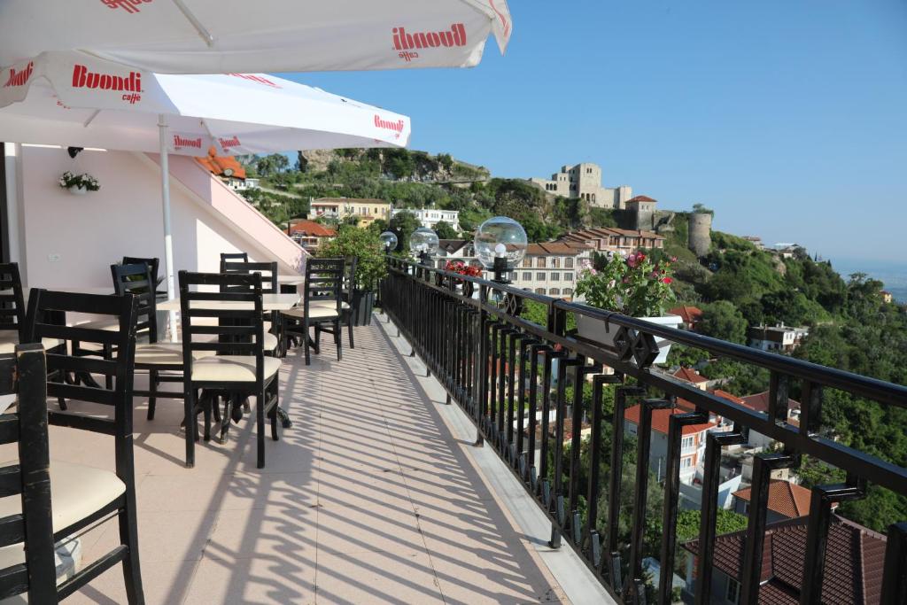 Balkón nebo terasa v ubytování --HOTEL DEAL-- Rooms With Castle View