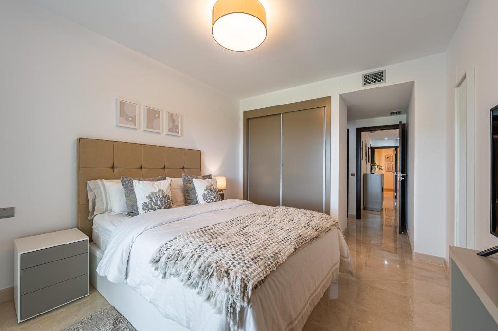 Postel nebo postele na pokoji v ubytování Garten Appartment in La Floresta - La Mairena