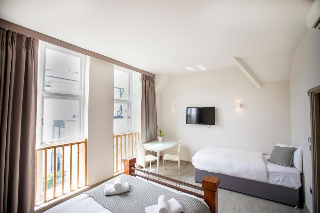 Arch Hotel - Deluxe Studio