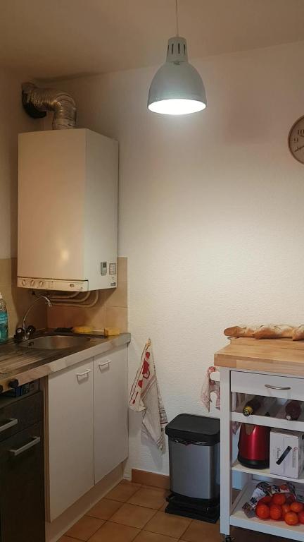 Kuchyňa alebo kuchynka v ubytovaní T2 aux portes du vieux Fréjus et 5 mn de la plage