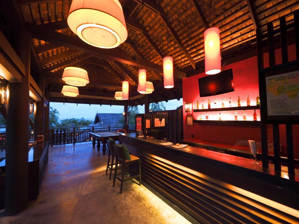 TV a/nebo společenská místnost v ubytování Bhundhari Residence Koh Samui