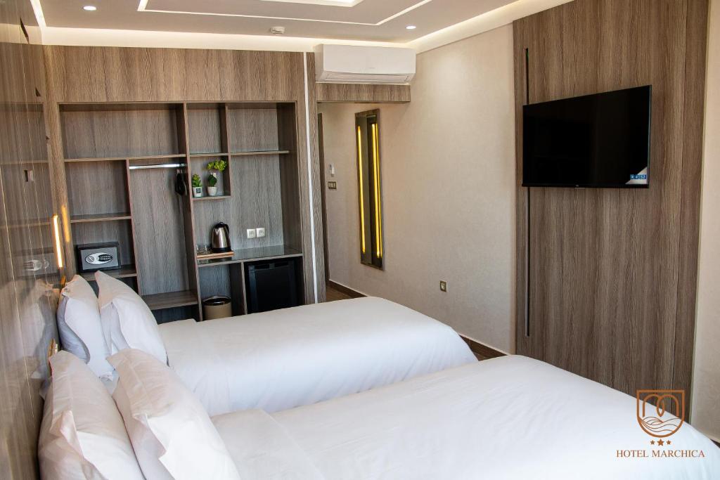 Postel nebo postele na pokoji v ubytování Marchica Hotel