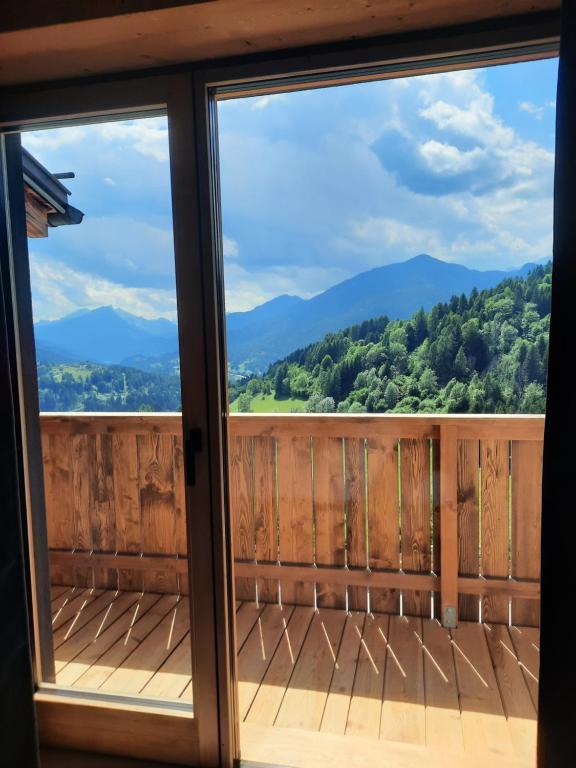Nespecifikovaný výhled na hory nebo výhled na hory při pohledu z aparthotelu