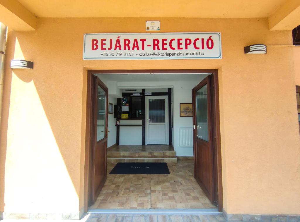 Lobby alebo recepcia v ubytovaní Viktória Panzió Zamárdi