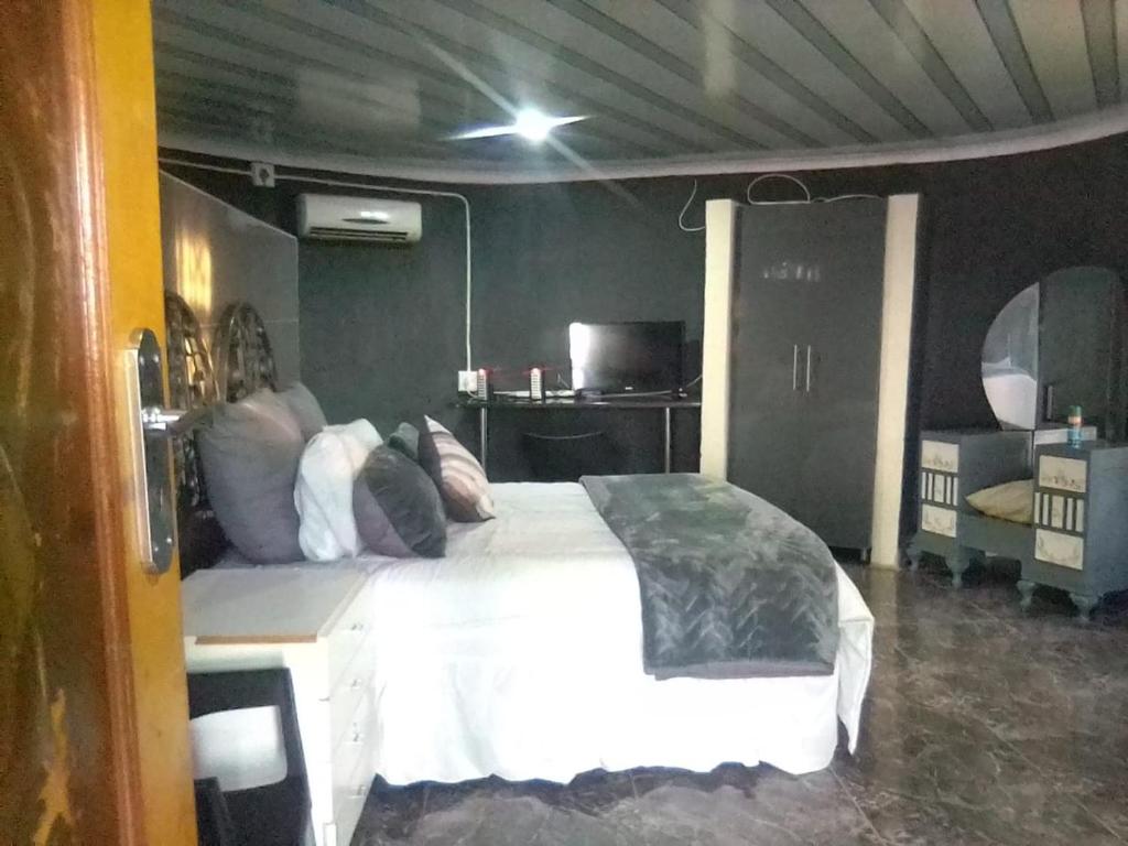Ένα ή περισσότερα κρεβάτια σε δωμάτιο στο BEULAH GROUP BnB