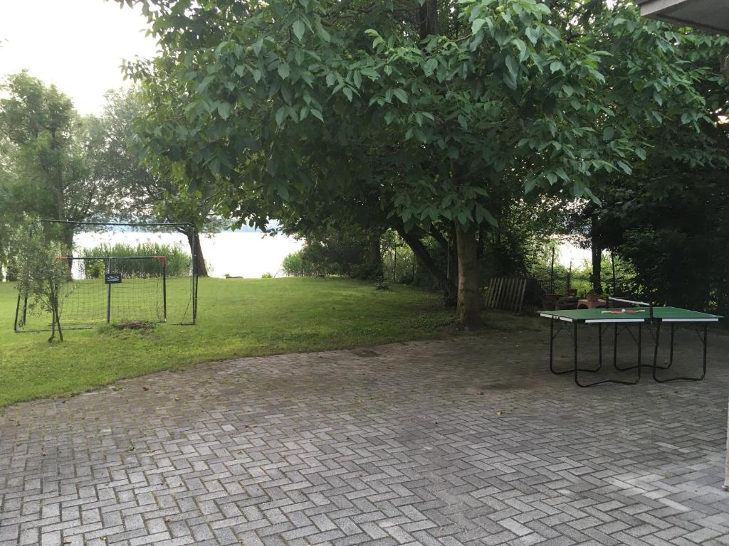 Zahrada ubytování Appartamento Miralago con Giardino sul Lago