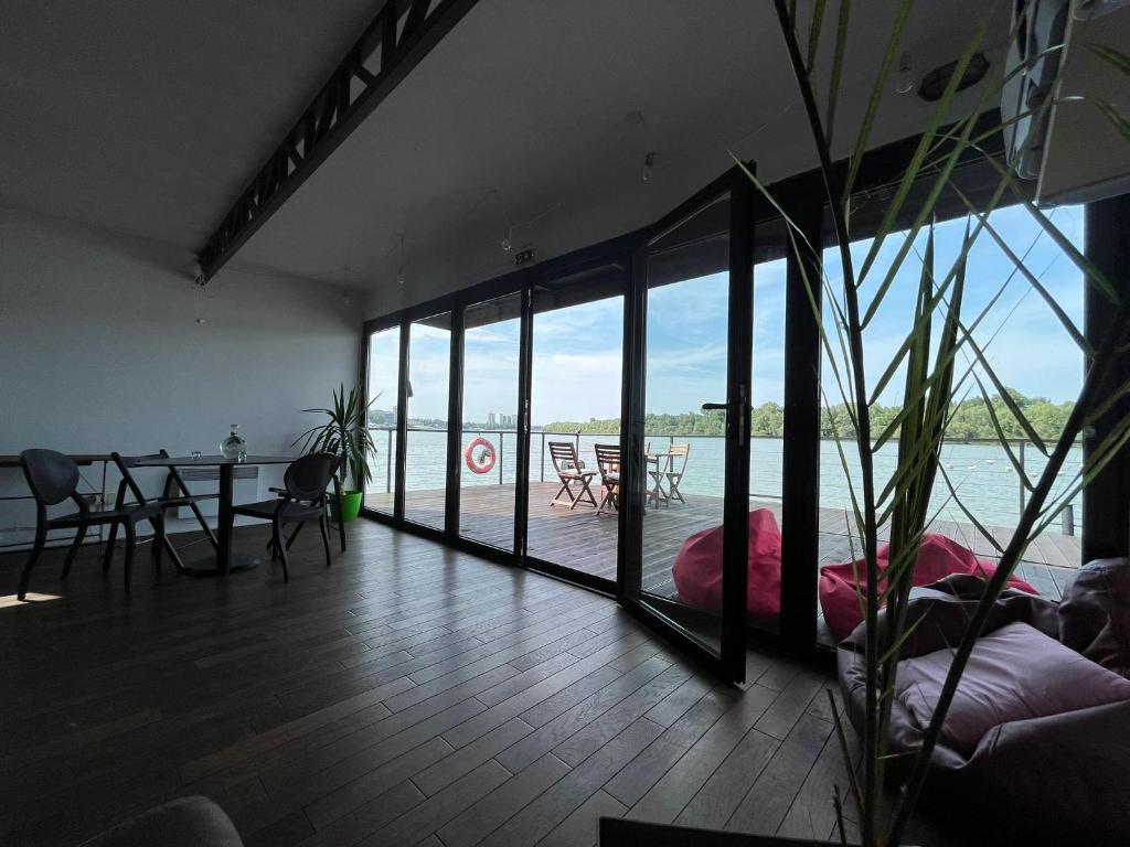 Balkón nebo terasa v ubytování Floating Zen House