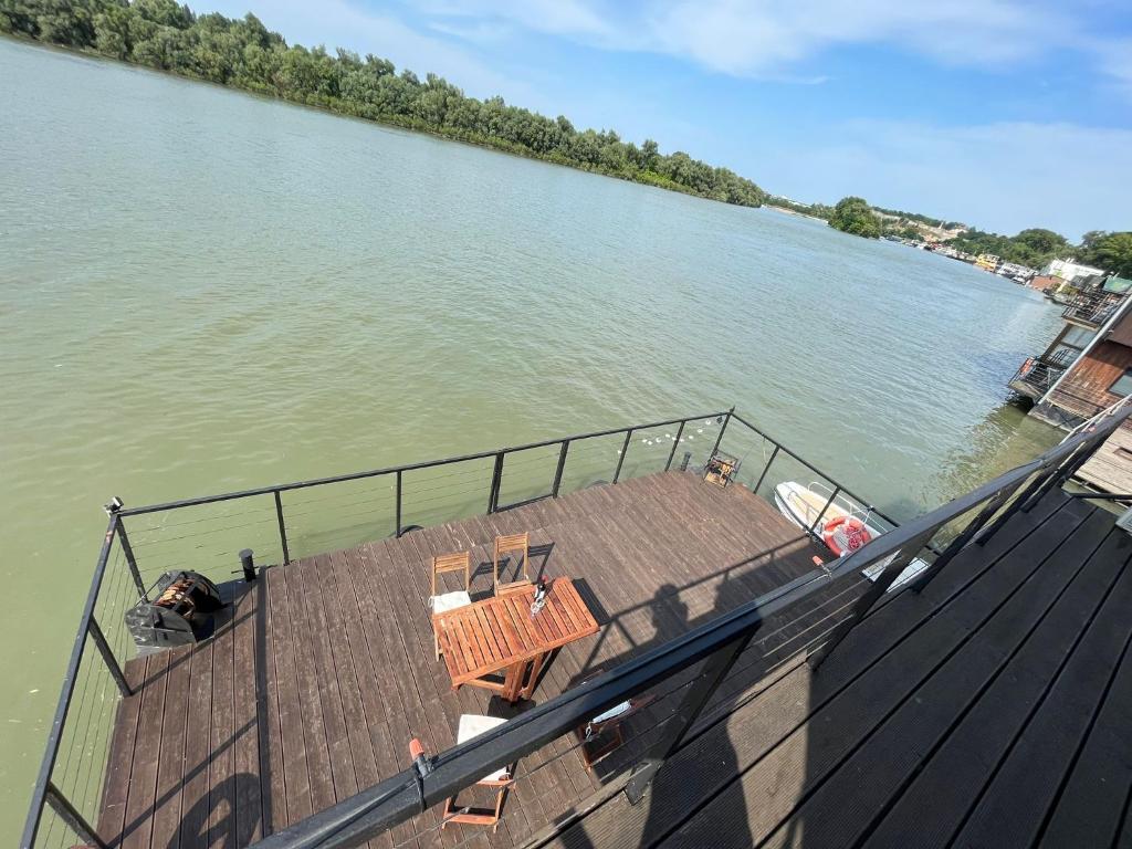 Výhled na řeku, která protéká v blízkosti bed and breakfast