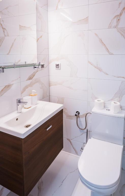 Kúpeľňa v ubytovaní apartament dla 4 osób blisko morza