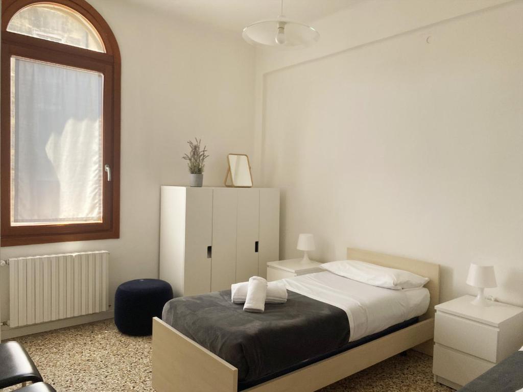 Posteľ alebo postele v izbe v ubytovaní Ca' Girolamo Apartment