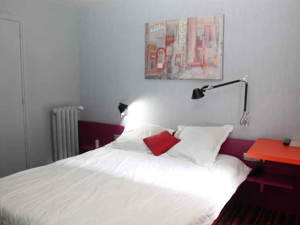 Hôtel Latino Reims Centre - Resim 3