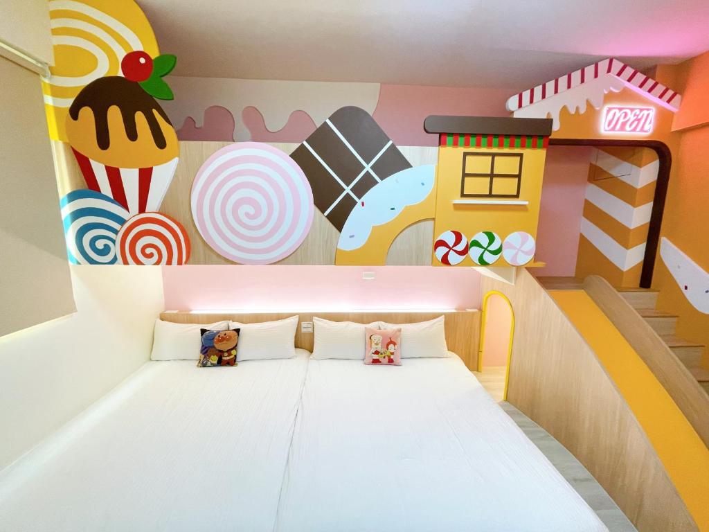 a childs room with a bed in a toy house at Misto B&amp;B in Taitung City