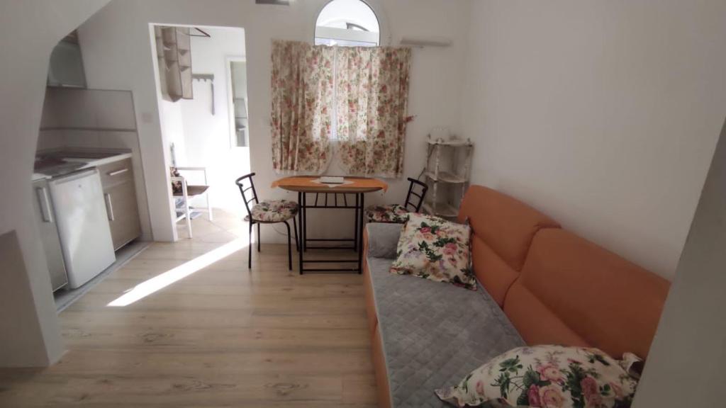 Kuchyň nebo kuchyňský kout v ubytování Old Risan Apartment