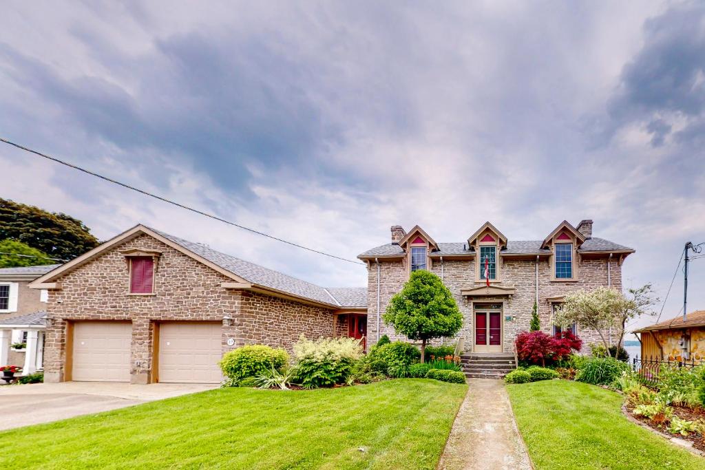 Riverside Retreat, Brockville (updated prices 2024)