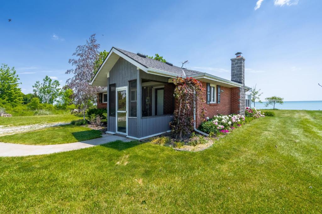 Lake Erie Cottage, Wheatley (updated prices 2024)