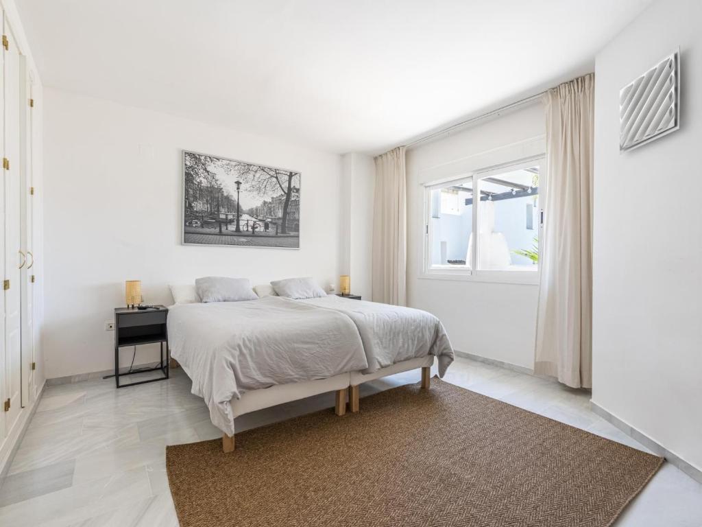 Postel nebo postele na pokoji v ubytování Los Naranjos Beautiful 1 Bedroom penthouse