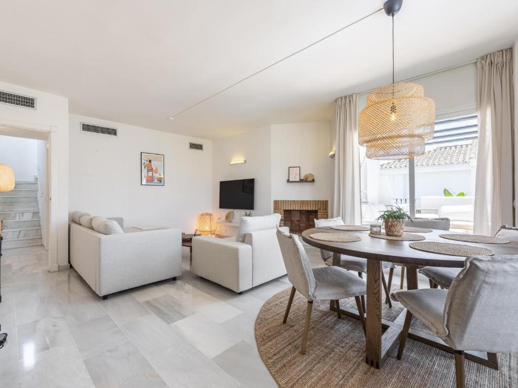 TV a/nebo společenská místnost v ubytování Los Naranjos Beautiful 1 Bedroom penthouse