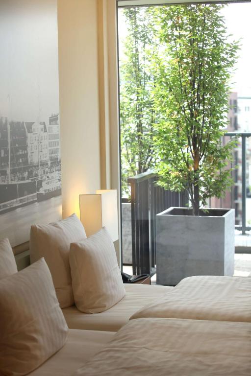 Postel nebo postele na pokoji v ubytování Lindner Hotel Hamburg am Michel, part of JdV by Hyatt