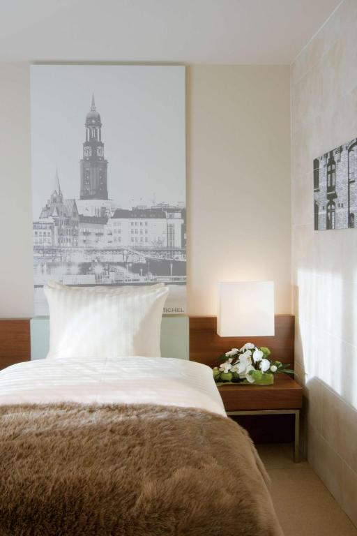 Postel nebo postele na pokoji v ubytování Lindner Hotel Hamburg am Michel, part of JdV by Hyatt
