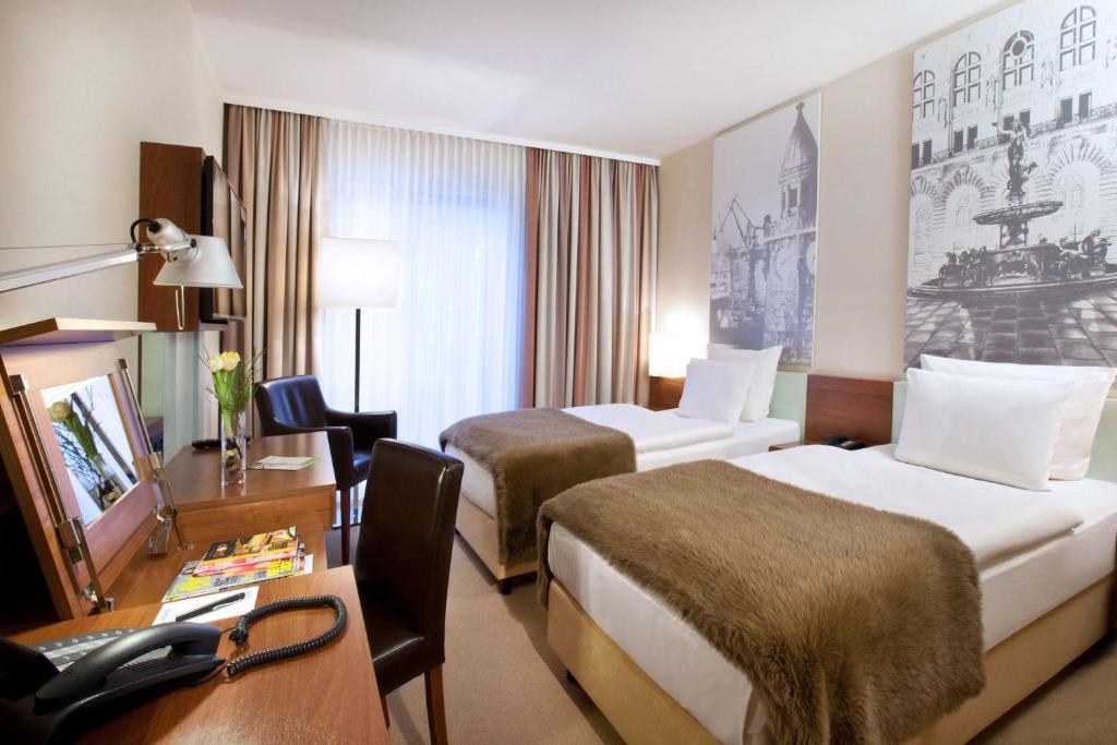 Postel nebo postele na pokoji v ubytování Lindner Hotel Hamburg am Michel, part of JdV by Hyatt