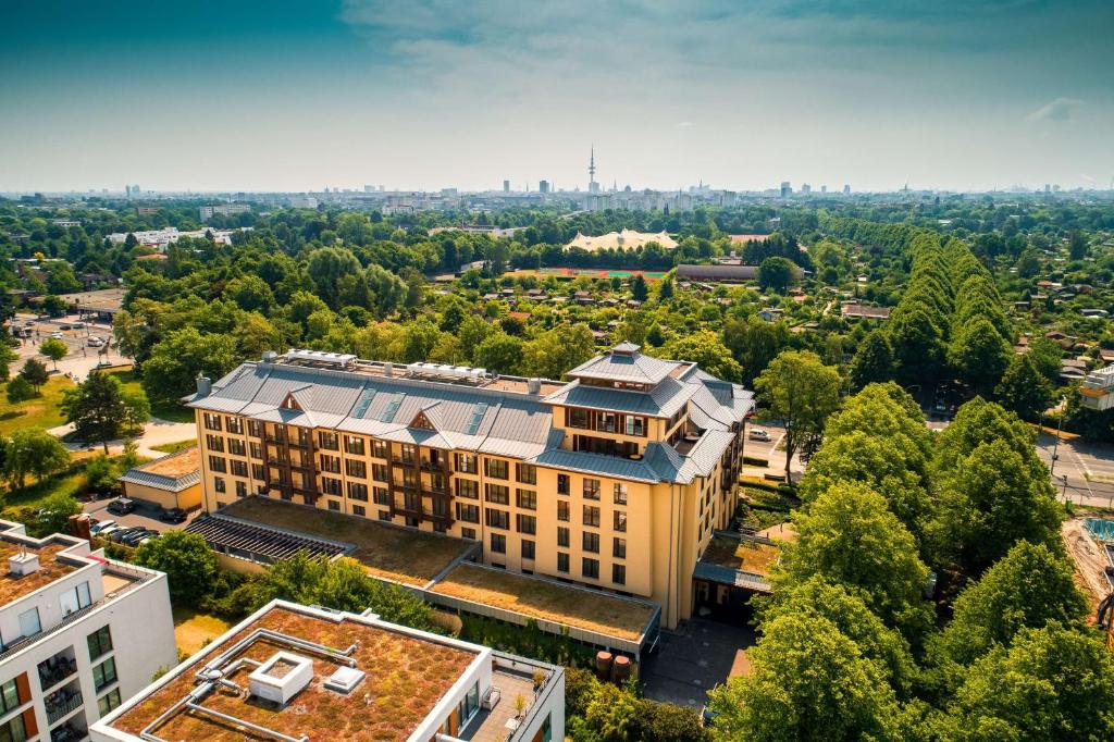 Otelden çekilmiş Hamburg şehrinin genel bir manzarası veya şehir manzarası