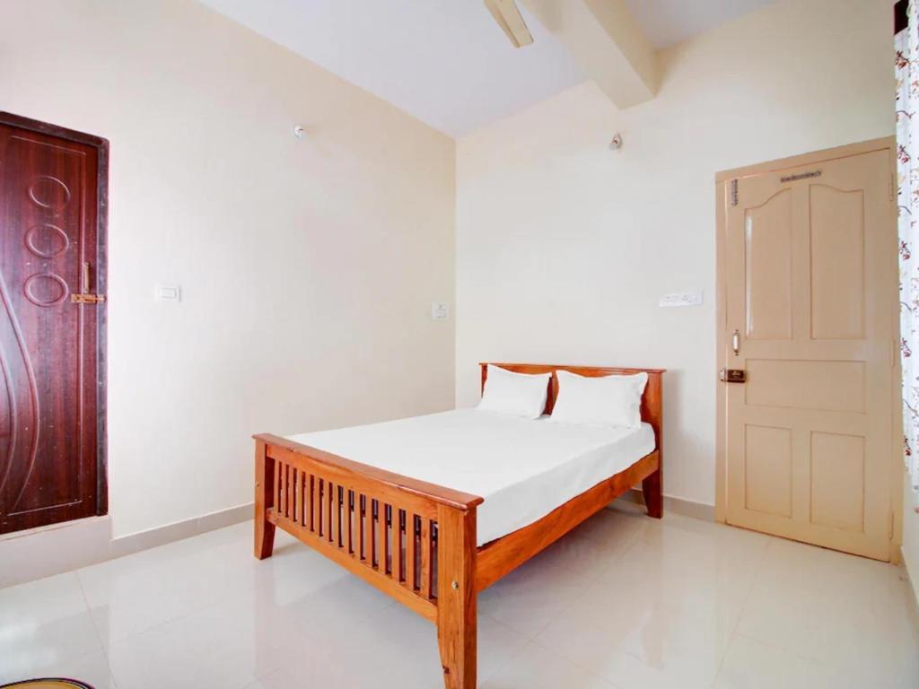 STAYMAKER Sri Annapoorneshwari Residency