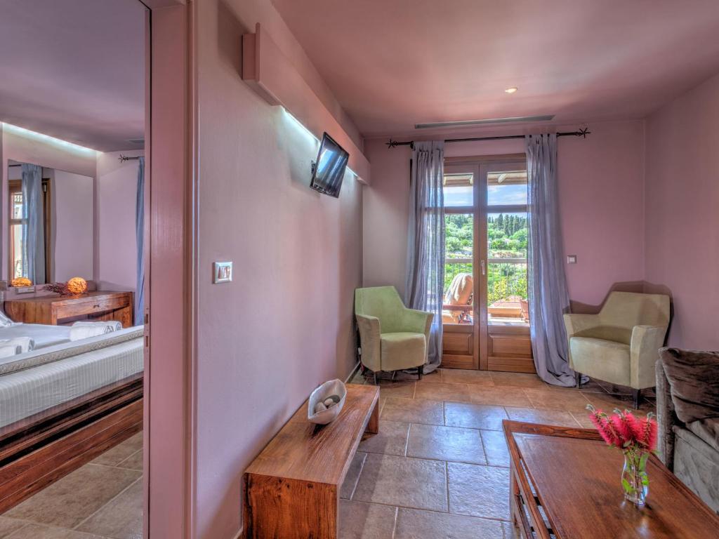 Posteľ alebo postele v izbe v ubytovaní Fiscardo Bay Hotel