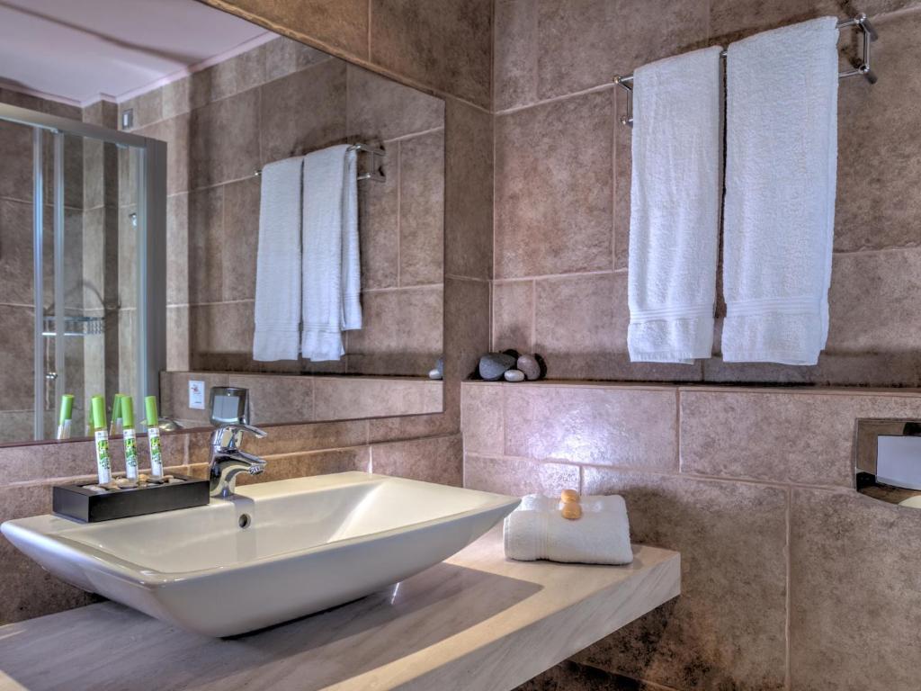 Kúpeľňa v ubytovaní Fiscardo Bay Hotel