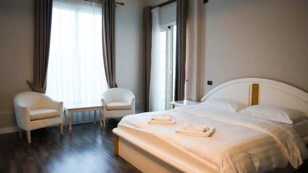 Postel nebo postele na pokoji v ubytování Hotel Majestic