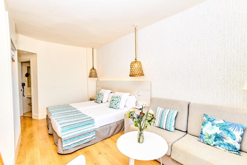 Leonardo Royal Hotel Ibiza Santa Eulalia, Es Cana – Updated ...