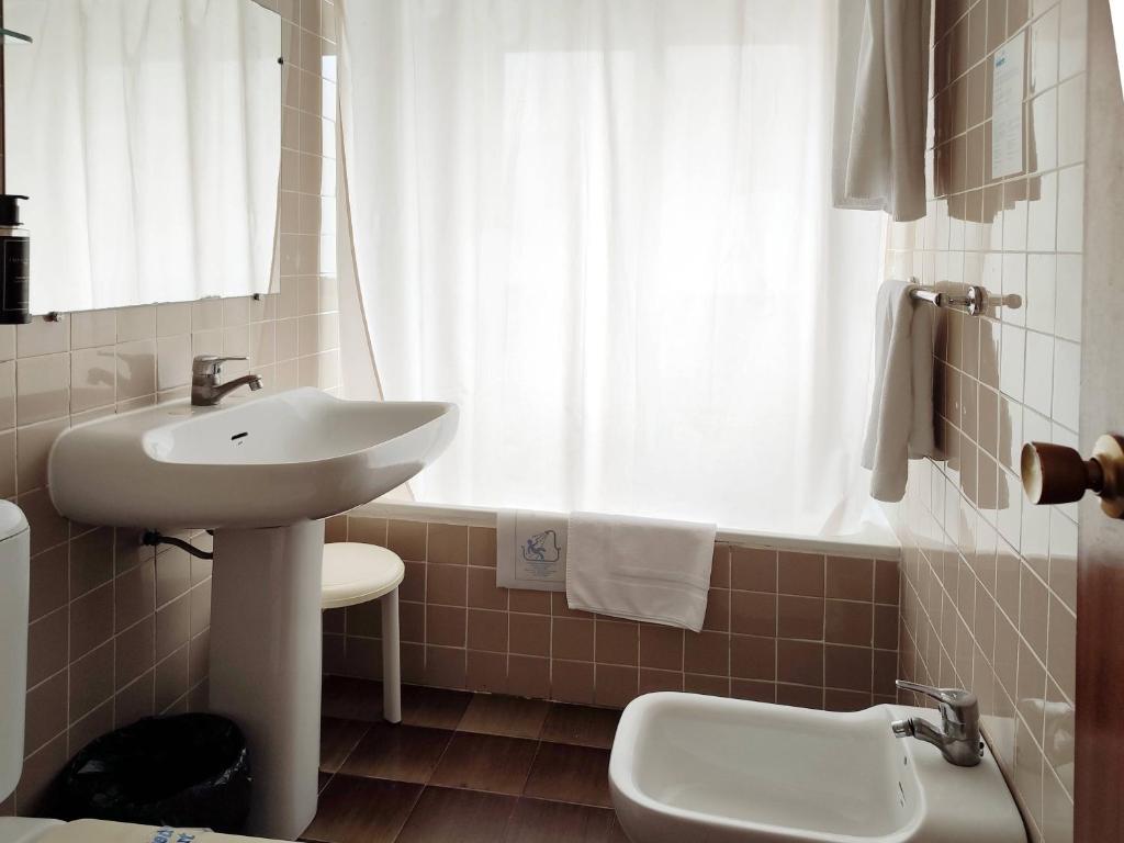 Koupelna v ubytování Hotel Porto